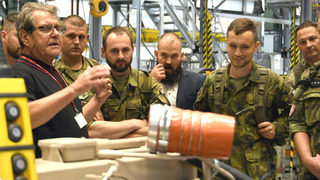 Ilustrační obrázek ke článkuVojáci 7. brigády si prohlédli, kde se vyrábí armádní tatrovky, vyzkoušeli si i jízdu na polygonu