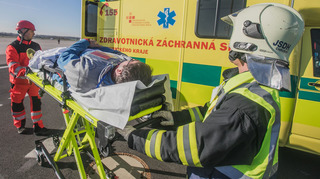 Ilustrační obrázek ke článkuCvičení na letišti v Pardubicích: Oběti i raněné z rozlomeného letadla zachraňovaly složky IZS i armáda