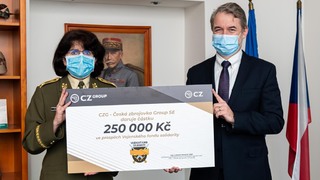 Ilustrační obrázek ke článkuČeská zbrojovka darovala Vojenskému fondu solidarity čtvrt milionu korun