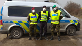 Ilustrační obrázek ke článkuPracovat s policisty byla velká zkušenost, říká voják, který s nimi sloužil