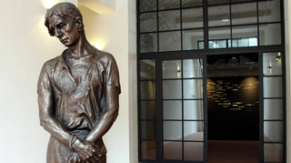 Stálá expozice v ruzyňských kasárnách, kterou připravil Vojenský historický ústav Praha, byla otevřena