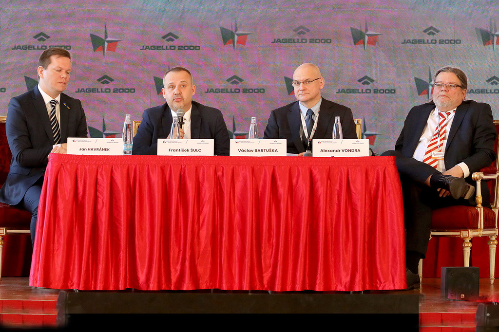 O nutnosti investic do bezpečnosti již nikdo nepochybuje, shodli se vrcholní představitelé státu 