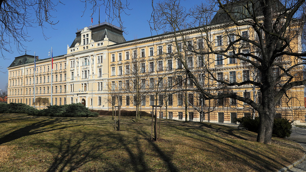 Vyjádření Ministerstva obrany k případnému opětovnému využití bývalého vojenského letiště Hradčany v Ralsku