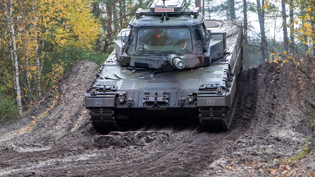  První zkušenost českého vojáka s Leopardem: Tank je jednoduchý na ovládání a srovnatelný s T-72