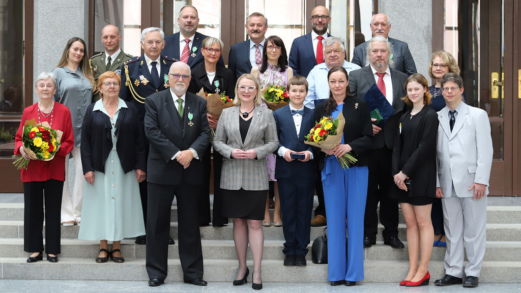 Ministryně obrany vyznamenala významné osobnosti minulosti i dneška