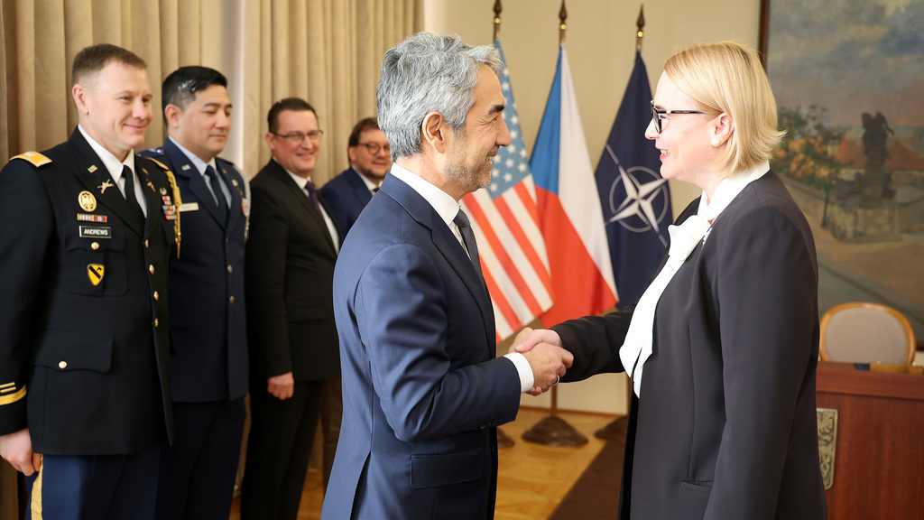 Ministryně Černochová dnes stvrdila nákup amerických F-35