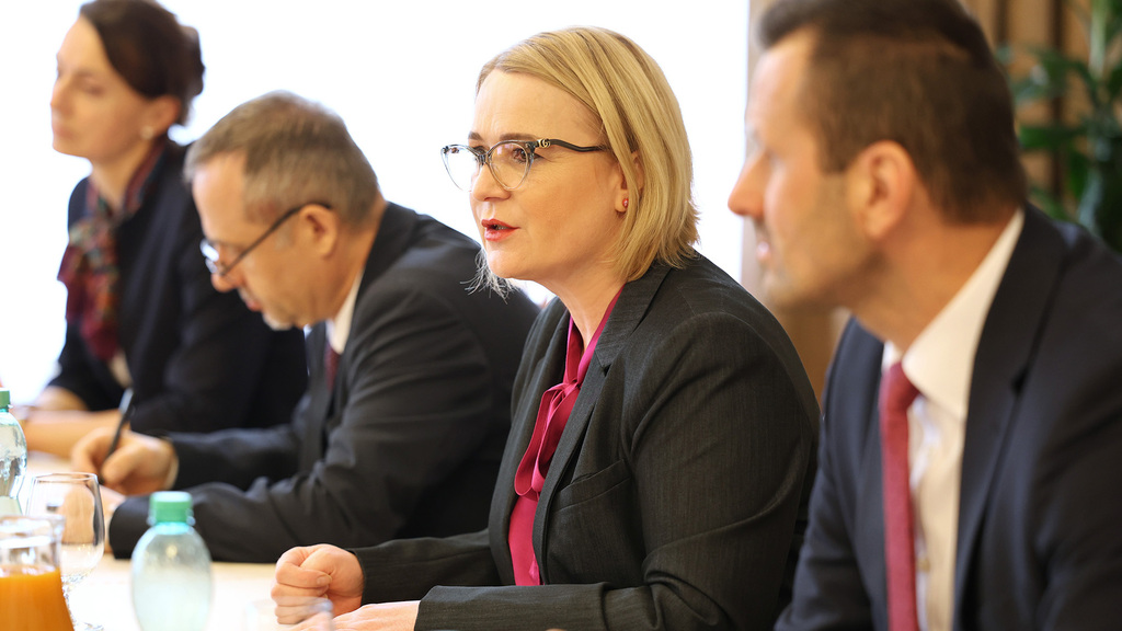 Ministryně obrany Černochová jednala se zástupci obranného průmyslu