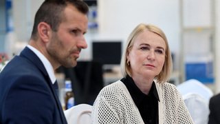 Ministryně obrany Jana Černochová navštívila v Pardubickém kraji společnosti českého obranného průmyslu