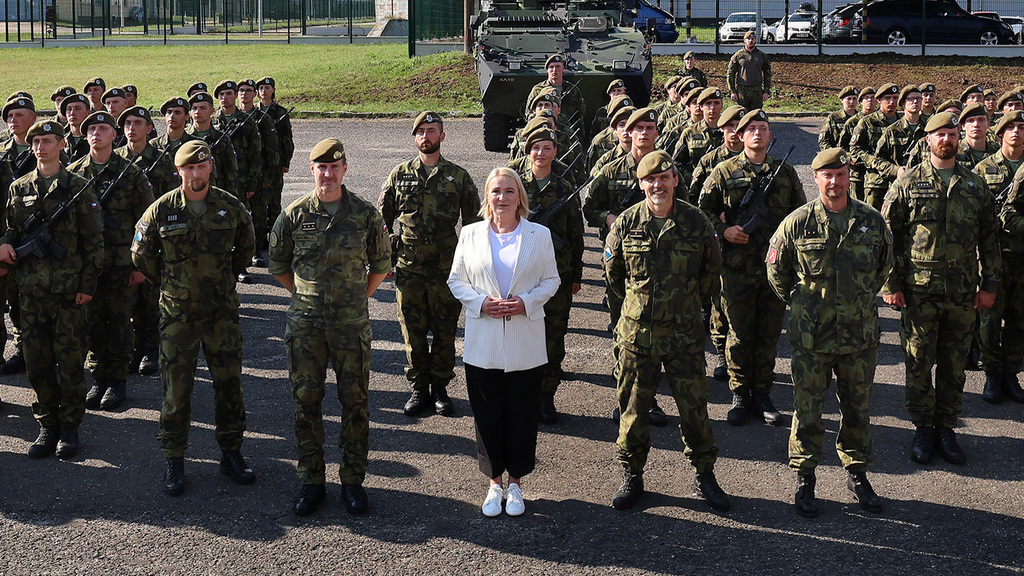 Studenti úspěšně dokončili dobrovolné vojenské cvičení