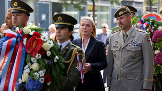 Ministryně obrany k 21. srpnu 1968: Nesmíme zapomenout na odvahu těch, kteří se postavili tyranii