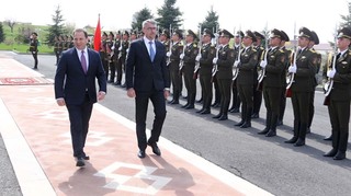 Ilustrační obrázek ke článkuMinistr obrany jednal s představiteli Arménie o rozvoji bilaterální spolupráce a bezpečnostní situaci v regionu 