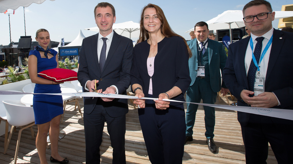 Český průlet Paris Air Show: rekordní výprava a zakázky za stovky milionů korun