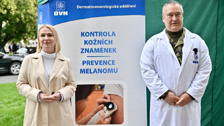 Ilustrační obrázek ke článkuLékaři z ÚVN zkontrolovali během dvou dnů na Vítězném náměstí kožní znaménka rekordnímu počtu lidí