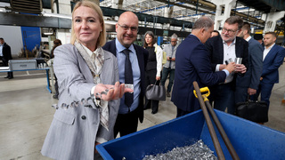 Ministryně obrany navštívila krnovskou společnost Strojosvit