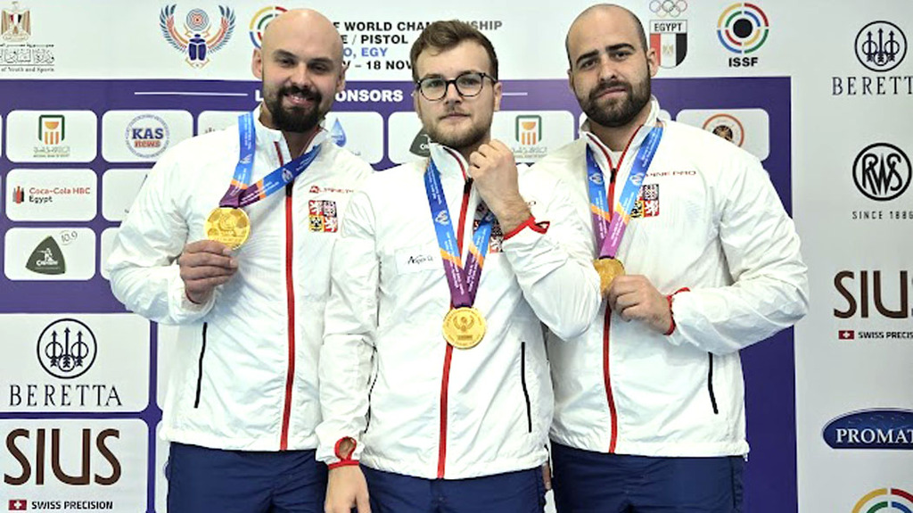 Zlato z Káhiry: Nymburský je světovým šampionem ve velkorážní pušce. Slaví i tým