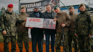 Ilustrační obrázek ke článkuDělostřelci a pop-artový umělec se spojili, aby podpořili válečné veterány