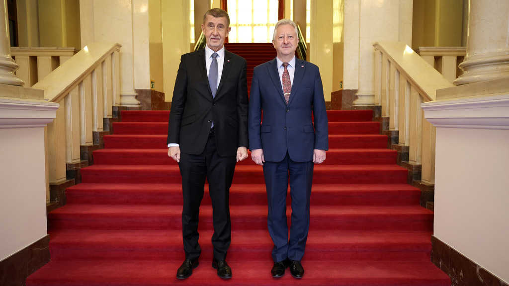 Předseda vlády Andrej Babiš se setkal s ministrem obrany Jaromírem Zůnou