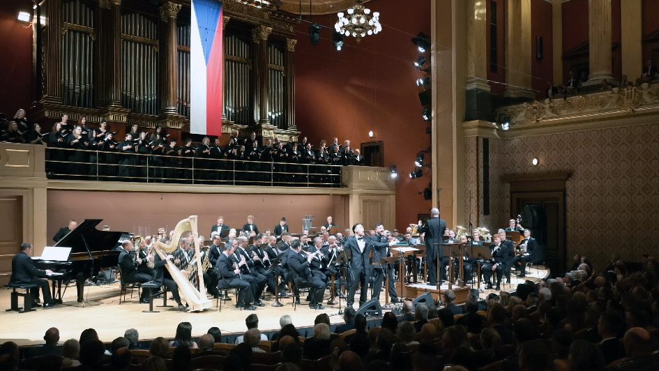 Program koncertu ke Dni vítězství připomněl hrůzy války i radost z vítězství