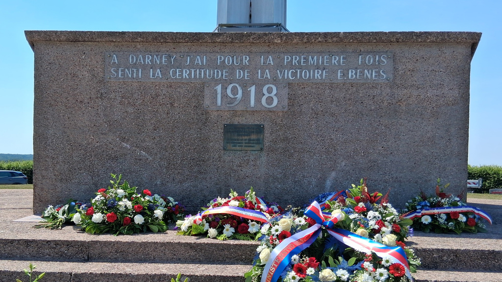 Delegace České republiky vzpomněla v Darney 108 let od slavnostní přísahy legionářů