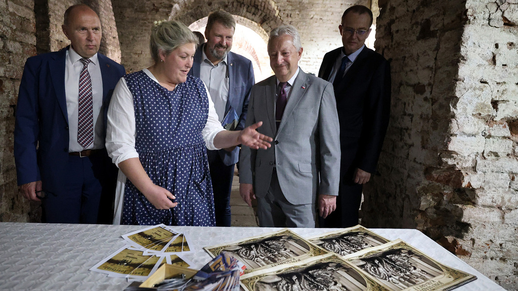 Ministr obrany jednal v Královéhradeckém kraji o rozvoji vojenské infrastruktury i potenciálních společných projektech resortu a kraje 