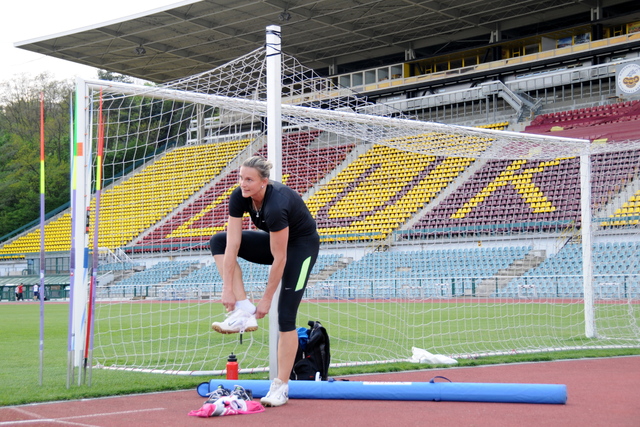 Bára Špotáková na stadionu Juliska