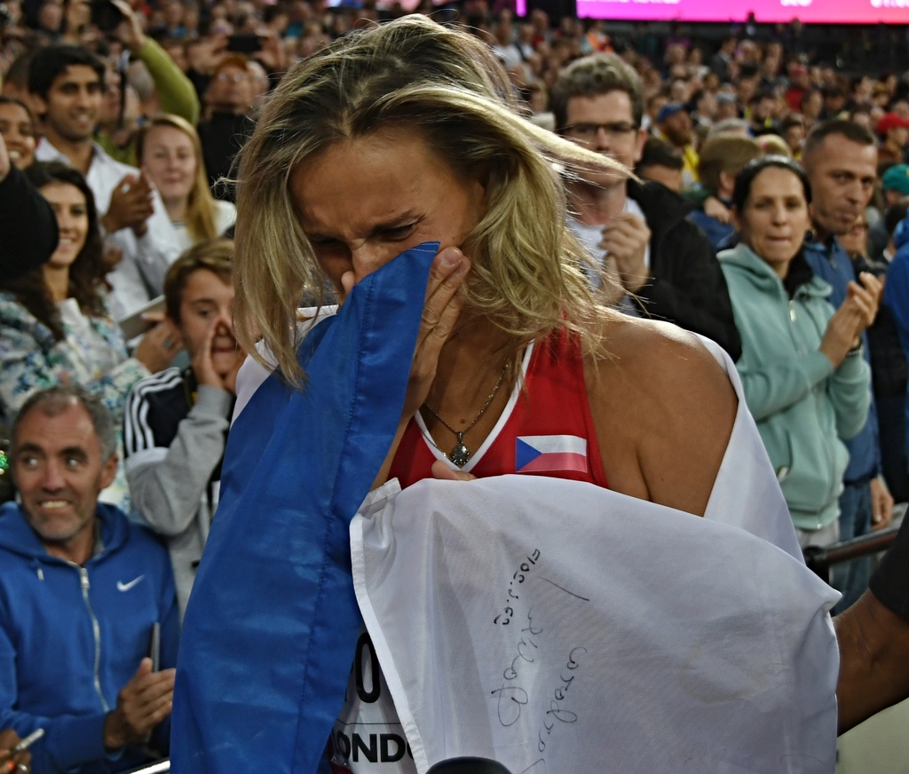 Bára Špotáková neudržela slzy dojetí