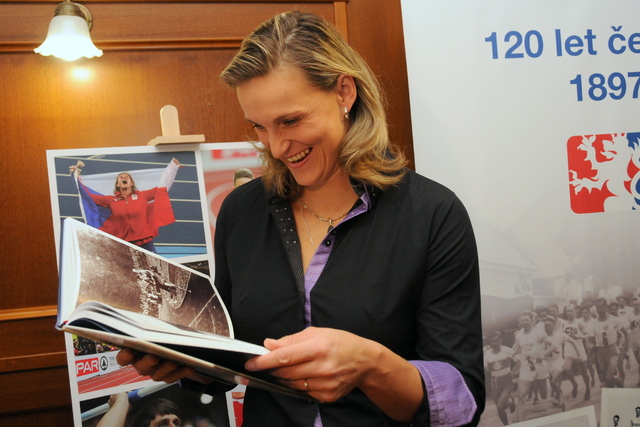 Barbora Špotáková hledá pasáže věnující se historii disciplíny hod oštěpem