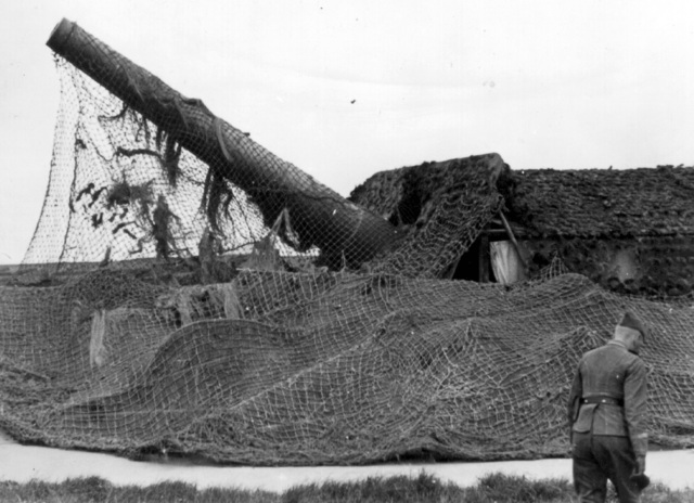 Baterie těžkého dělostřelectva na pobřeží Atlantického valu. 