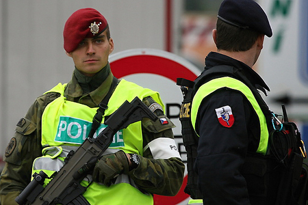 Policisté a vojáci společně cvičili ochranu hranic
