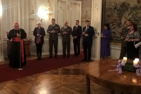 Během slov kardinála Duky