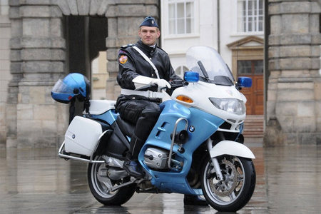 Skifař Ondřej Synek při focení kalendáře Dukly 2012