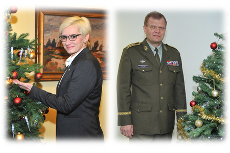 Všem vojákům a zaměstnancům přejeme hezké svátky a šťastný rok 2018