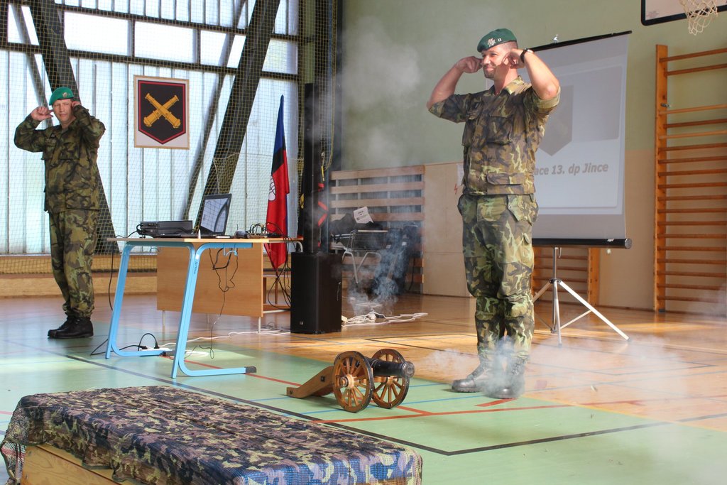 Bez výstřelu z děla by dělostřelci zahájit svou prezentaci už ani nemohli