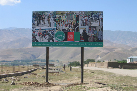 Billboard - ISAF pomáhá Afghánistánu