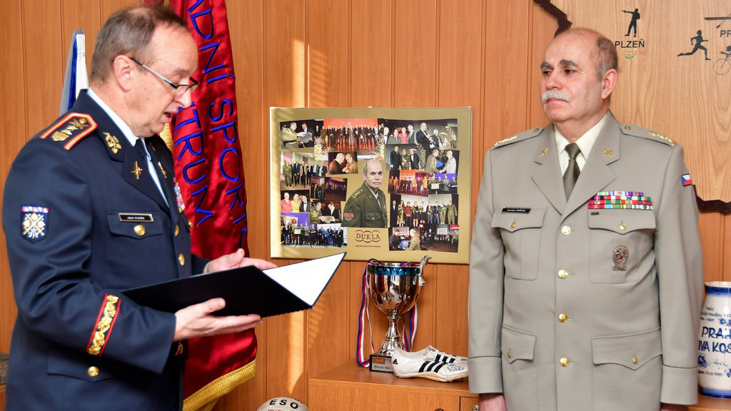 Prezident Miloš Zeman ocenil ředitele ASC Dukla