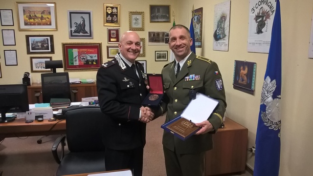 Brigádní generál Micane a brigádní generál Kříž