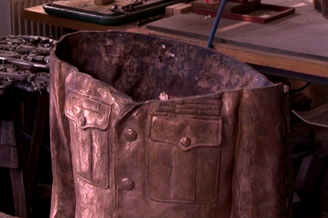 Bronzová socha se skládá z několika částí