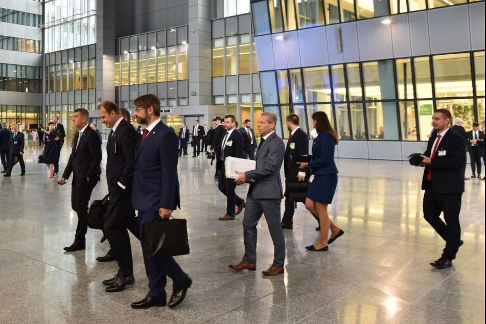 Náměstek ministra obrany Landovský doprovází českého premiéra