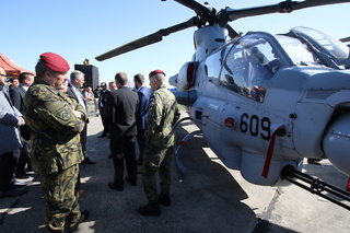 Budoucí armádní techniku si přišel prohlédnout i armádní generál Aleš Opata 