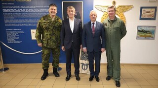 Předseda vlády Andrej Babiš společně s ministrem obrany Jaromírem Zůnou navštívili 21. základnu taktického letectva Čáslav