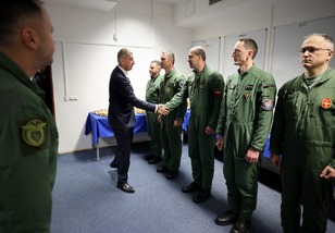 Předseda vlády Andrej Babiš společně s ministrem obrany Jaromírem Zůnou navštívili 21. základnu taktického letectva Čáslav