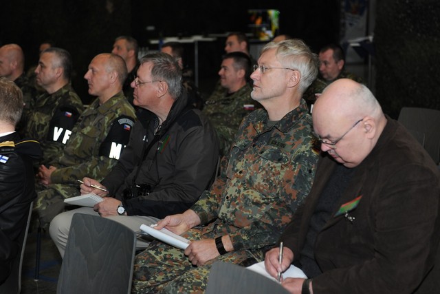 CE13 NVP a velitel VelVP Olomouc na brífinku