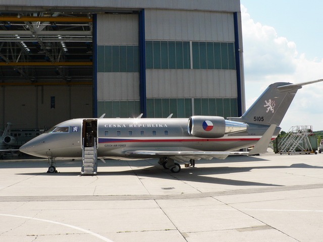 „Vládní“ Challenger dostal nový kabát (7)