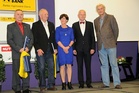 Cenu Českého klubu fair play předávali Květa Jeriová a profesoři MUDr. Jan Pirk a MUDR. Vladimír Beneš.