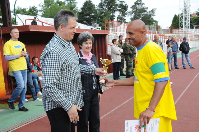 Ceny předávali předsedkyně Senátu  Alena Gajdůšková a ministr pro lidská práva Jiří Dienstbier.