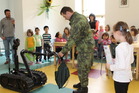 Ceny výhercům předával pyrotechnický robot