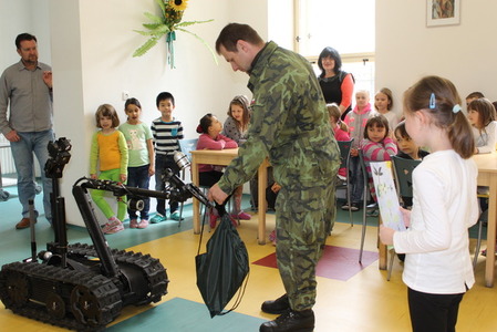 POKOS: Děti zažily fiktivní útok yperitem 