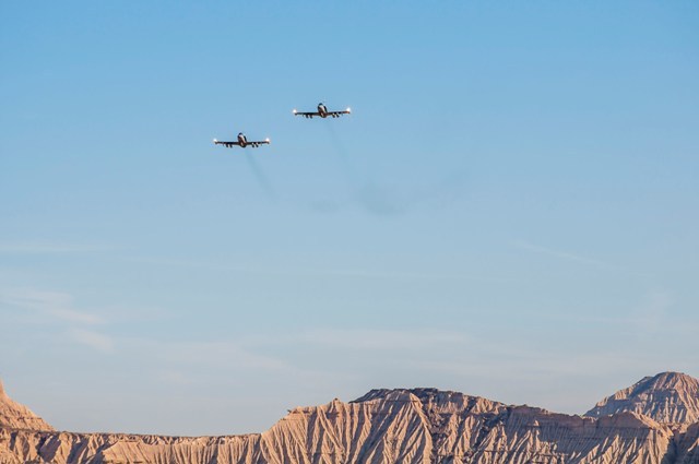 České L-159 nad španělskou krajinou