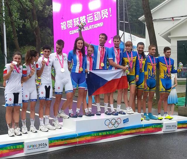 Český tým cyklistů  vybojoval olympijskou medaili na OHM (foto V. Zapletal)