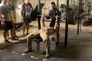 Čeští vojáci jsou také siláci. Činka má bezmála 200 kilogramů
